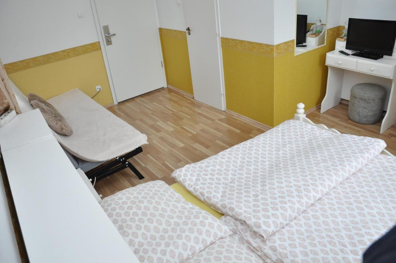 Gloriett Panzio Bed & Breakfast Fertoboz Luaran gambar