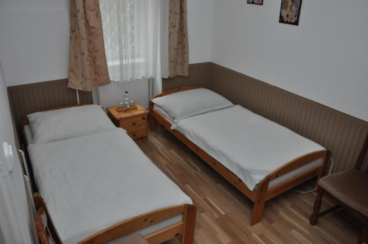 Gloriett Panzio Bed & Breakfast Fertoboz Luaran gambar