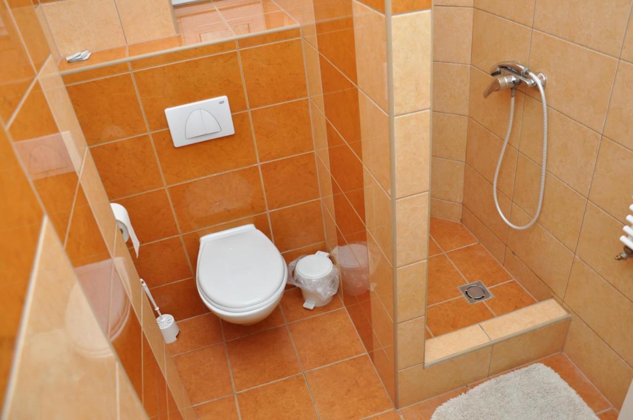 Gloriett Panzio Bed & Breakfast Fertoboz Luaran gambar