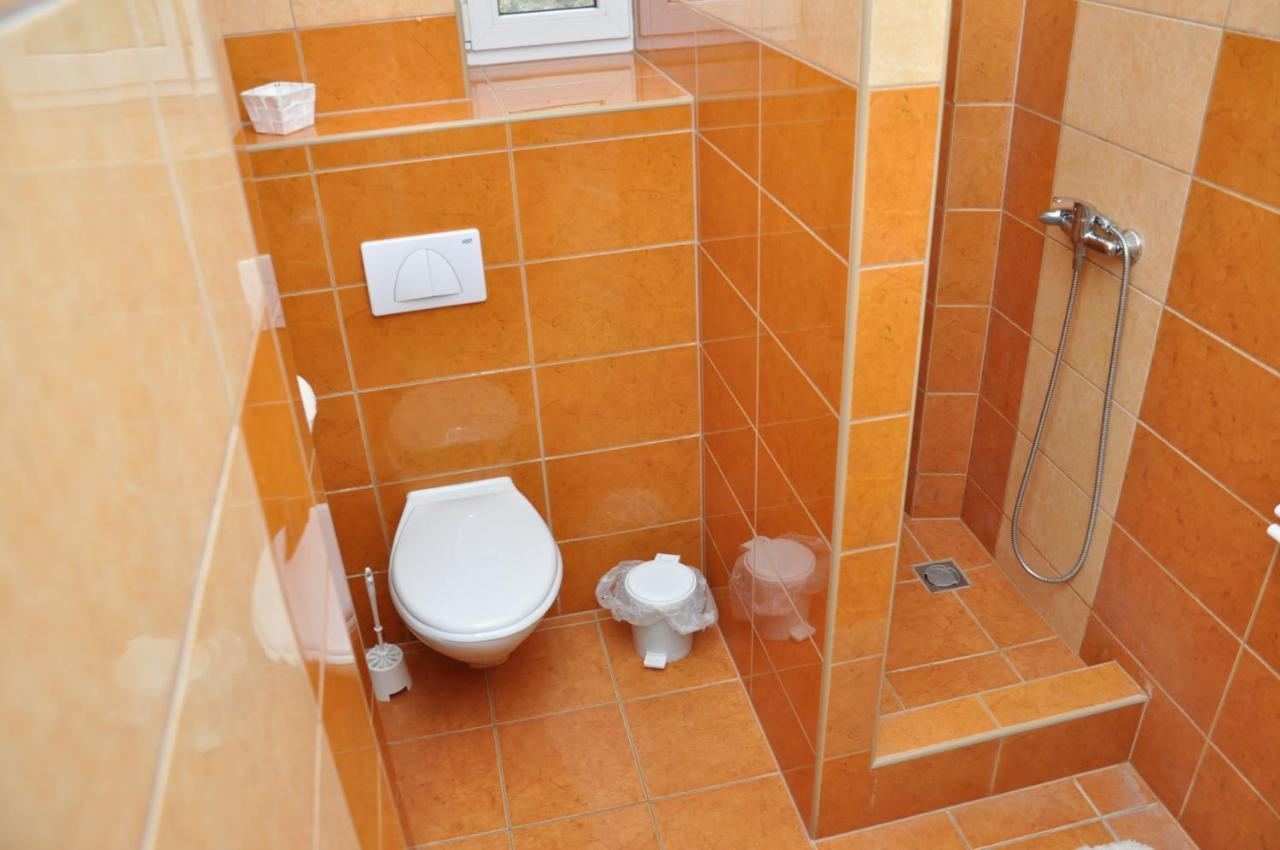 Gloriett Panzio Bed & Breakfast Fertoboz Luaran gambar