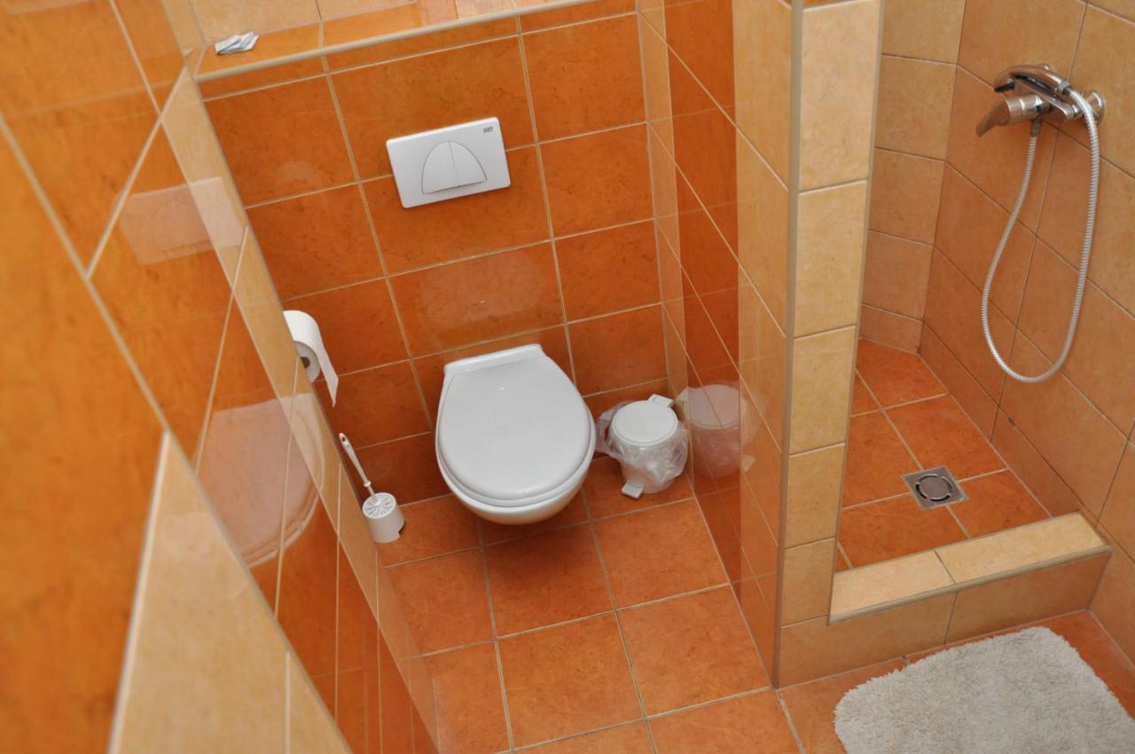Gloriett Panzio Bed & Breakfast Fertoboz Luaran gambar