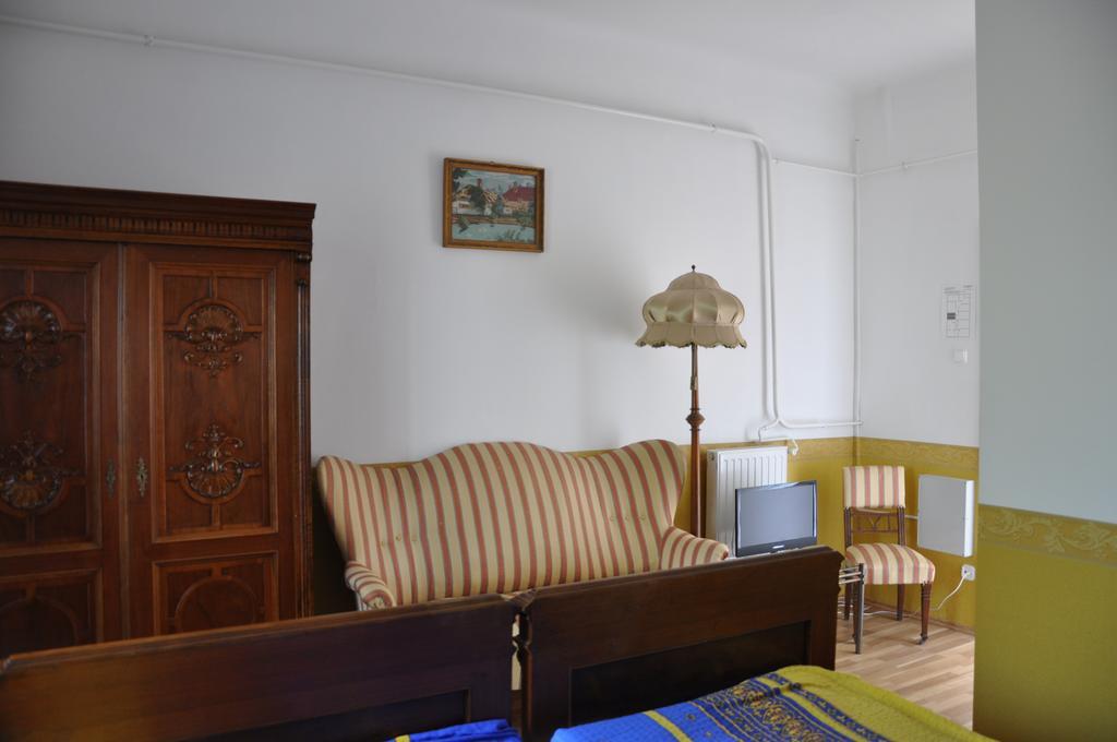 Gloriett Panzio Bed & Breakfast Fertoboz Bilik gambar